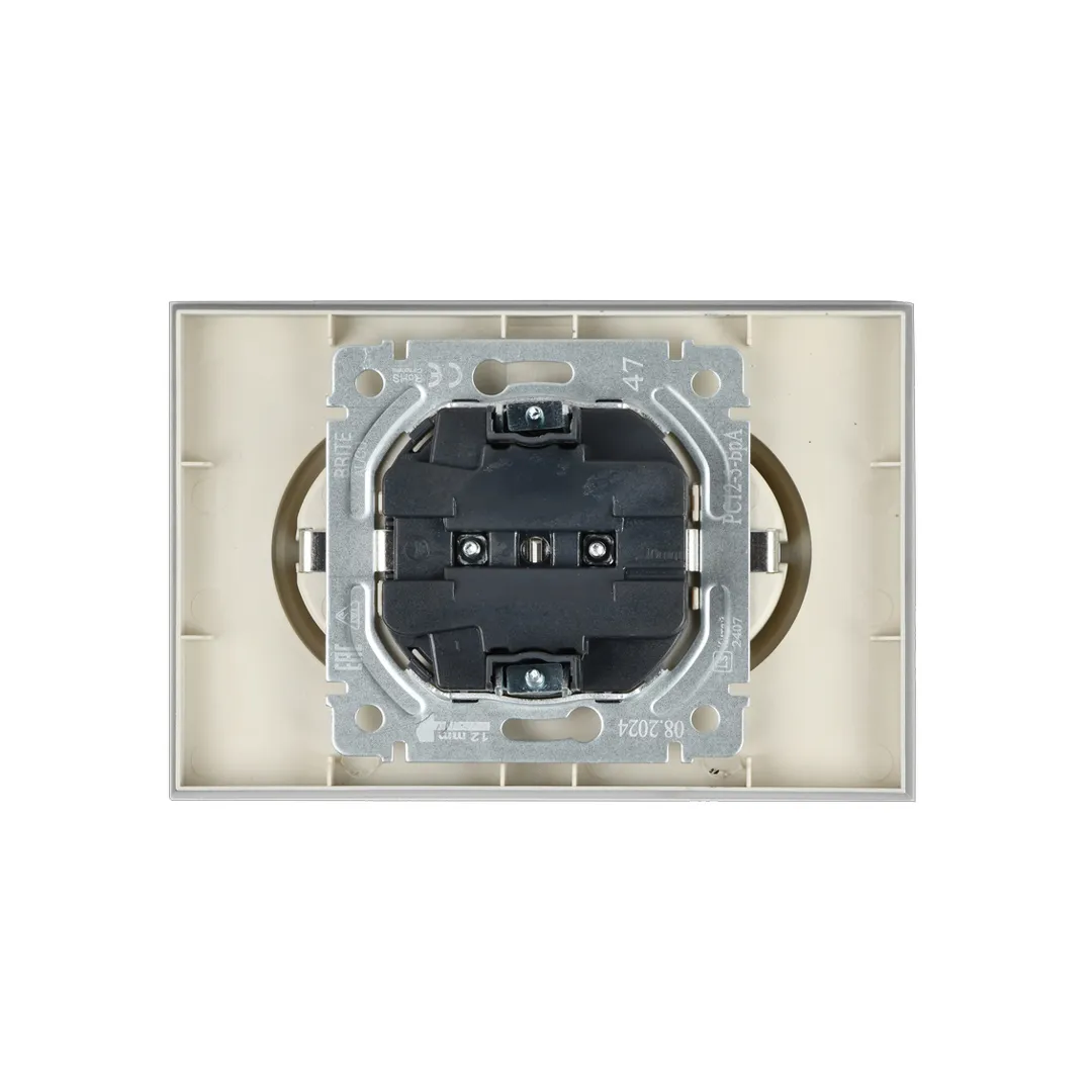 Priză dublă cu împământare brite 16 a 220 - 240 v aluminiu iek