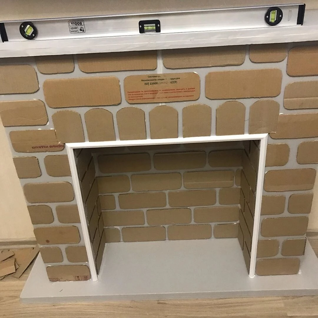 Construcție de șemineu fals din gips-carton