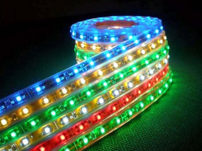 Bandă LED de diferite culori separate